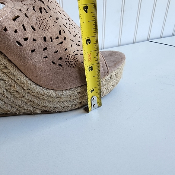 WILD DIVA LOUNGE Taupe Beige Lace Up Platform Heeled Wedge Sandals Sz 8 - Picture 6 of 10